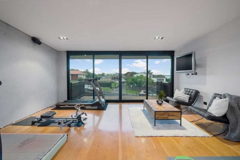 Photo of property in 51 Pacific Parade, Army Bay, Whangaparaoa, 0930