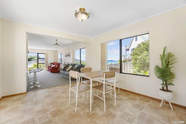 Photo of property in 4 Merehai Place, Snells Beach, 0920