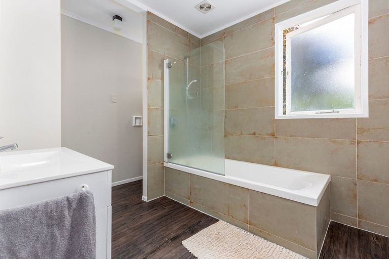 Photo of property in 11 Howden Street, Waiuku, 2123