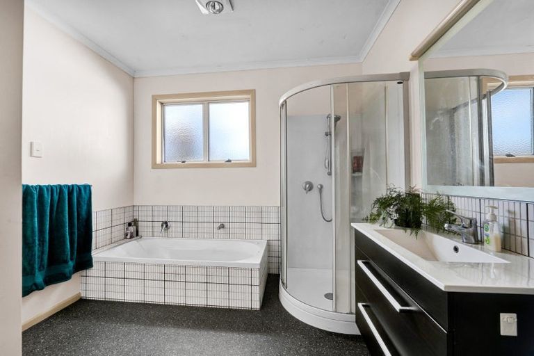 Photo of property in 120 Miranda Street, Stratford, 4332