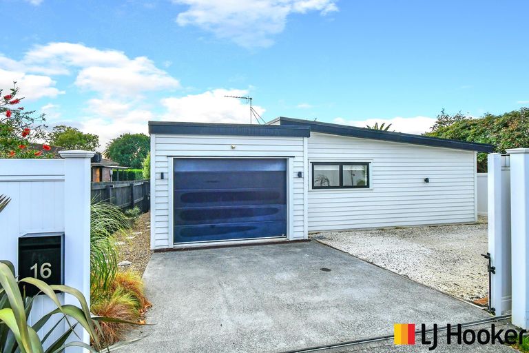Photo of property in 16 Puriri Road, Pukekohe, 2120