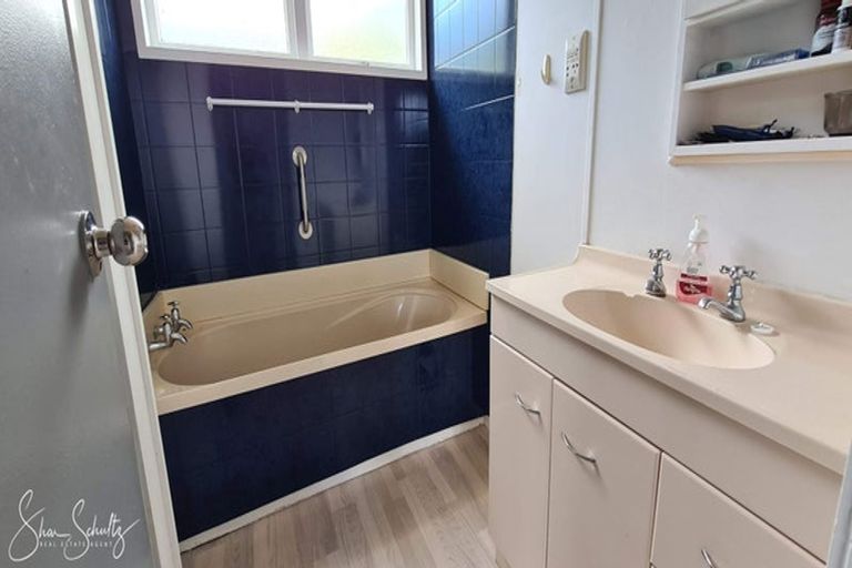 Photo of property in 14 View Street, Maungaturoto, 0520