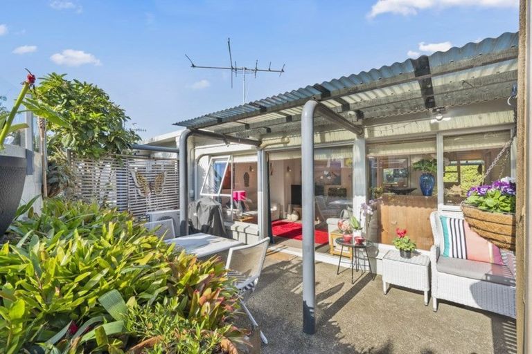 Photo of property in 7/18 Parr Terrace, Castor Bay, Auckland, 0620