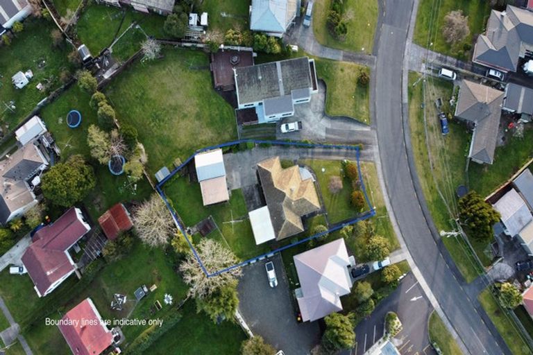 Photo of property in 1/6 Hillcrest Avenue, Hillcrest, Auckland, 0627