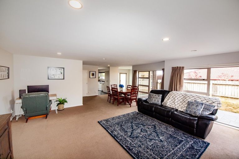 Photo of property in 23 Gifford Grove, Churton Park, Wellington, 6037