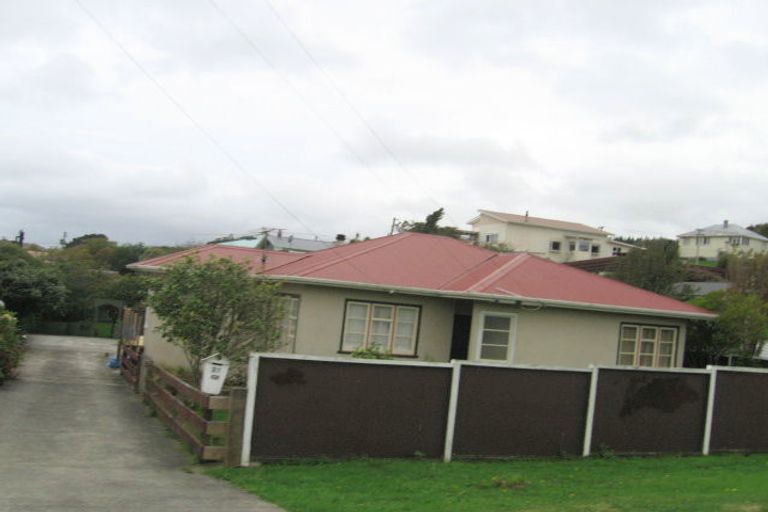 Photo of property in 21 Mexted Terrace, Tawa, Wellington, 5028