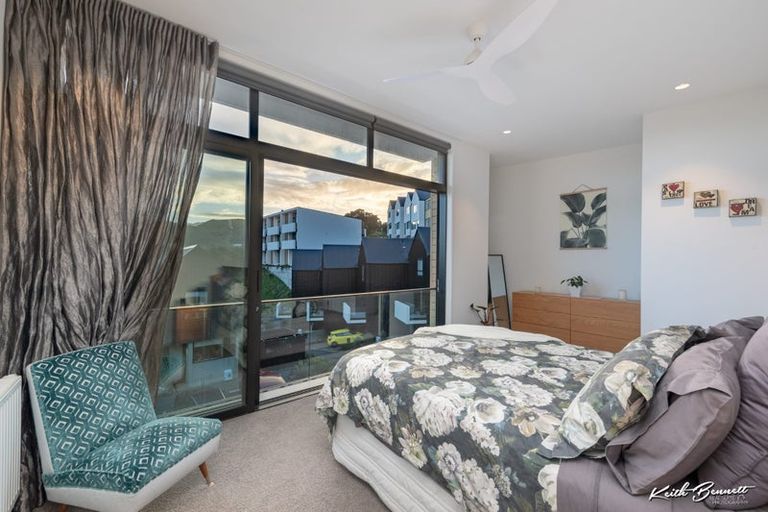Photo of property in 5 Jean Caldwell Way, Island Bay, Wellington, 6023