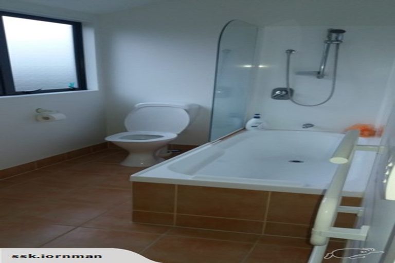 Photo of property in 47c Redoubt Road, Goodwood Heights, Auckland, 2105