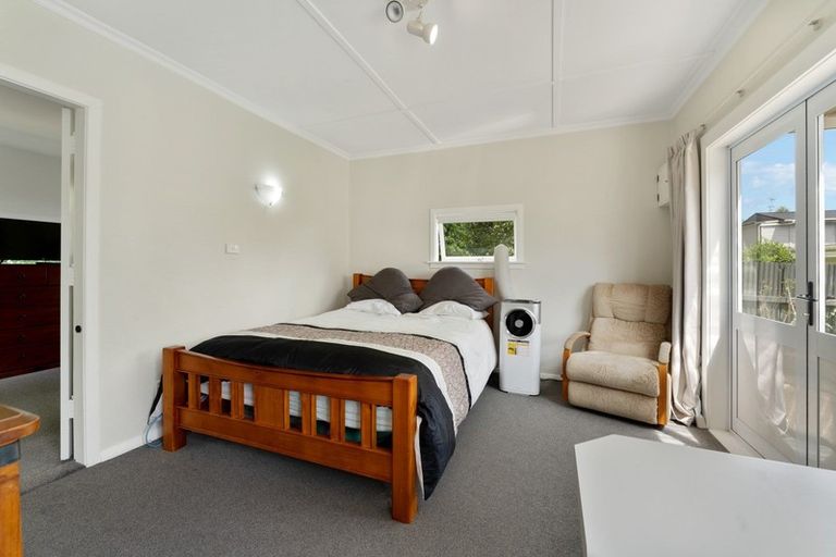 Photo of property in 16 Puriri Road, Waikanae, 5036