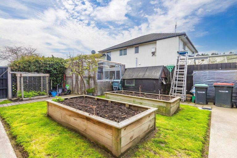 Photo of property in 2 Millcroft Place, Parklands, Christchurch, 8083