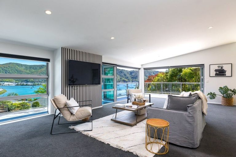 Photo of property in 2 Finlay Grove, Waikawa, Picton, 7220