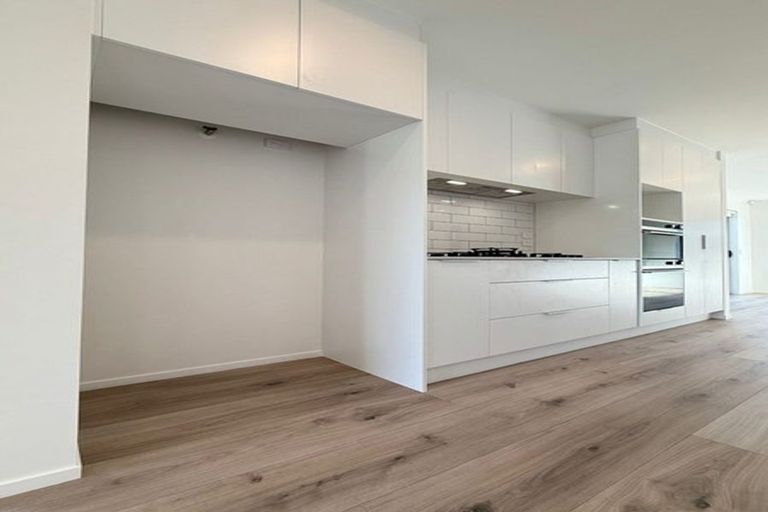 Photo of property in 5 Aquamarine Road, Rosehill, Papakura, 2113