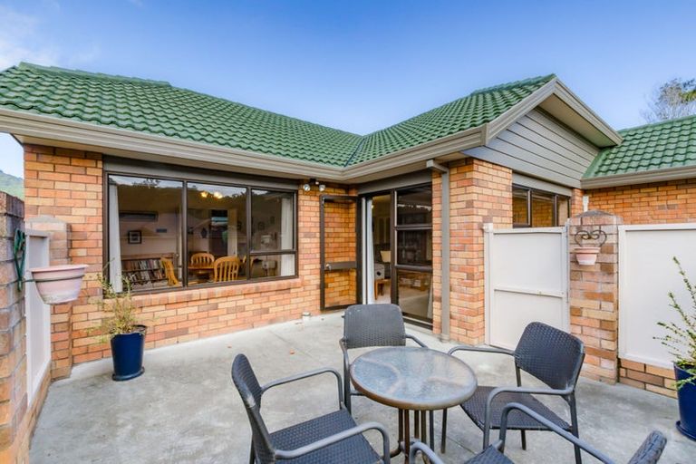 Photo of property in 31 Awanui Drive, Waikanae, 5036