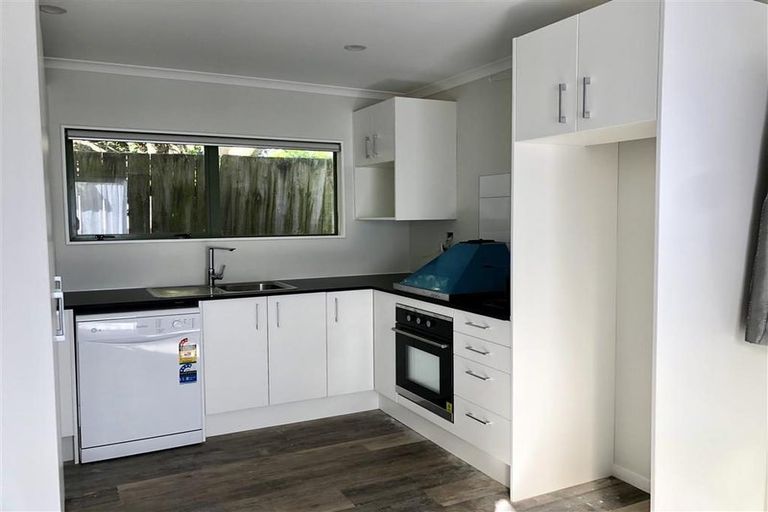 Photo of property in 4 Pureora Place, Clendon Park, Auckland, 2103