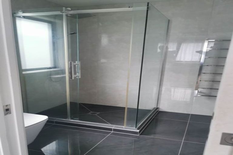 Photo of property in 21 Ascension Crescent, Orewa, 0931