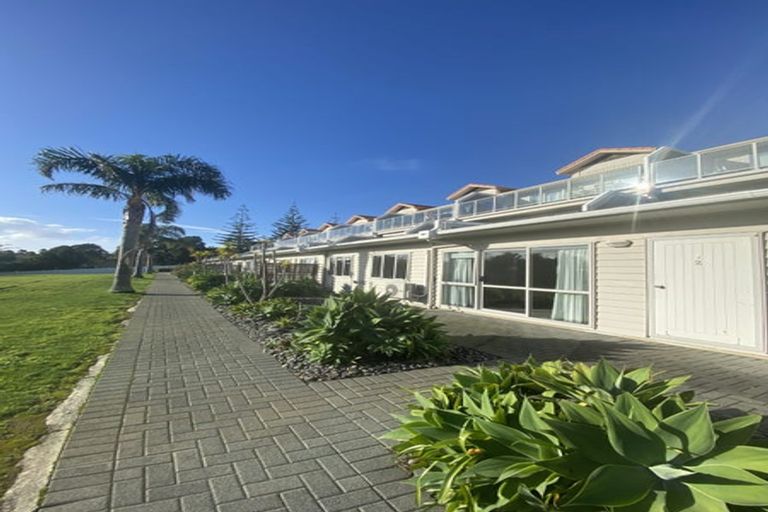 Photo of property in Santa Rosa, 2/340 Gulf Harbour Drive, Gulf Harbour, Whangaparaoa, 0930