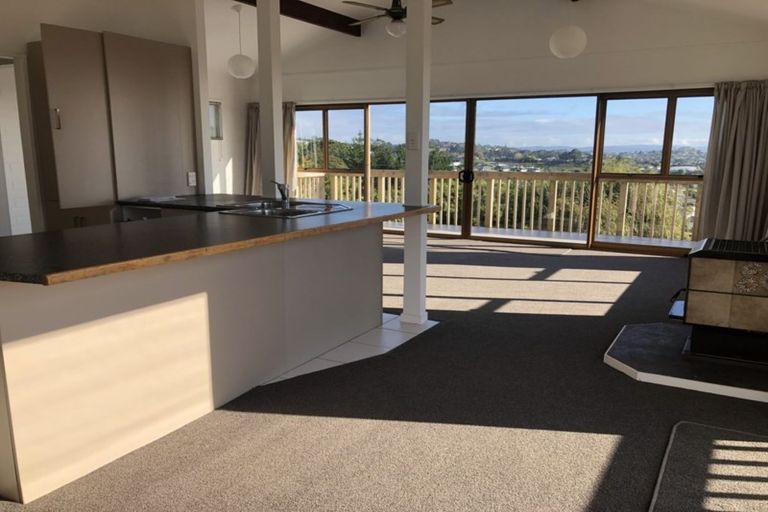 Photo of property in 85 Wade River Road, Stanmore Bay, Whangaparaoa, 0932