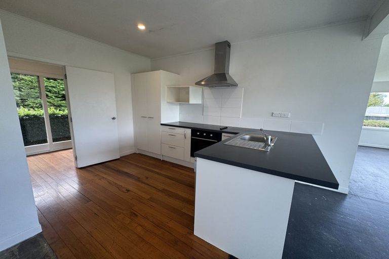 Photo of property in 27 Heath Avenue, Northcote, Auckland, 0627