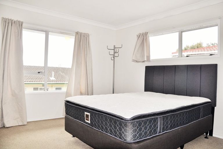 Photo of property in 1/3 Capilano Place, Glenfield, Auckland, 0629