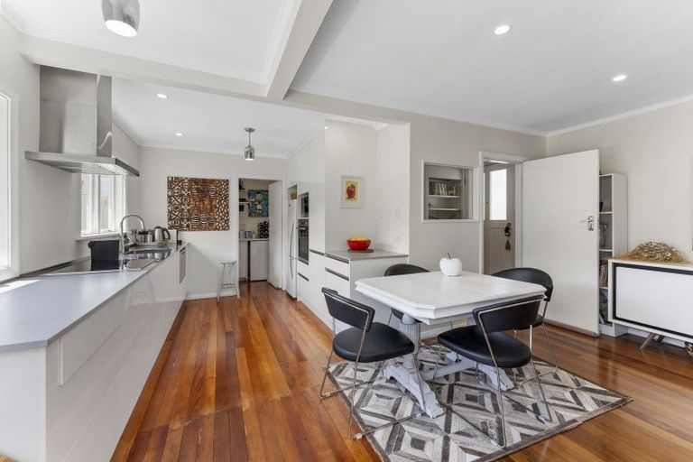 Photo of property in 33 Jocelyn Crescent, Pinehaven, Upper Hutt, 5019