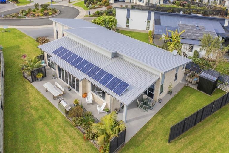 Photo of property in 18 Roseberry Place, Whitianga, 3510