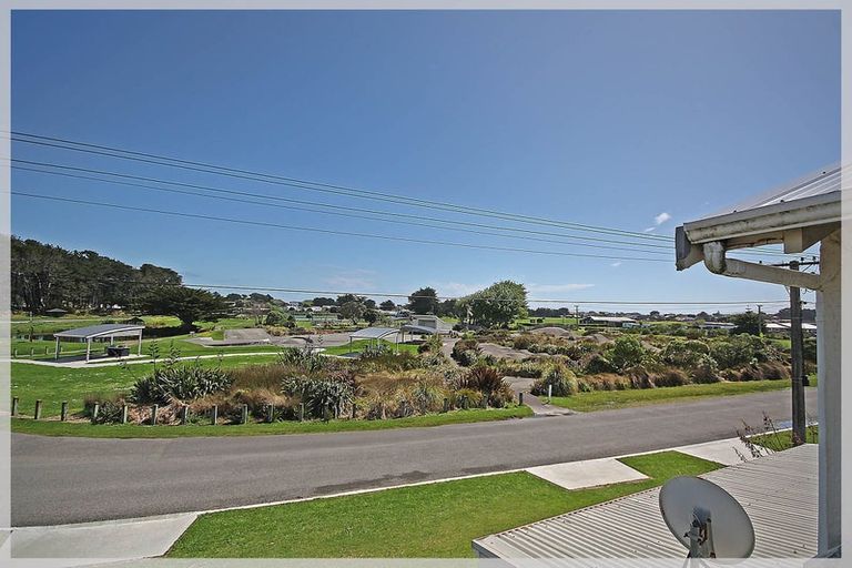 Photo of property in 3 Nash Parade, Foxton Beach, Foxton, 4815