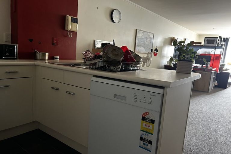 Photo of property in Grosvenor Cl, 19/6 Brown Street, Mount Cook, Wellington, 6021