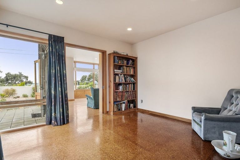 Photo of property in 28 Marine Parade, Mellons Bay, Auckland, 2014