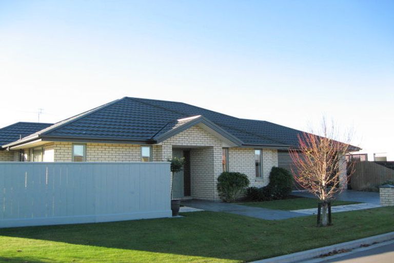Photo of property in 8 Providence Place, Redwood, Christchurch, 8051