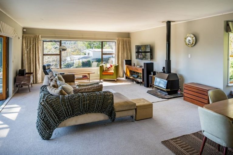 Photo of property in 6 Walter Road, Lowry Bay, Lower Hutt, 5013