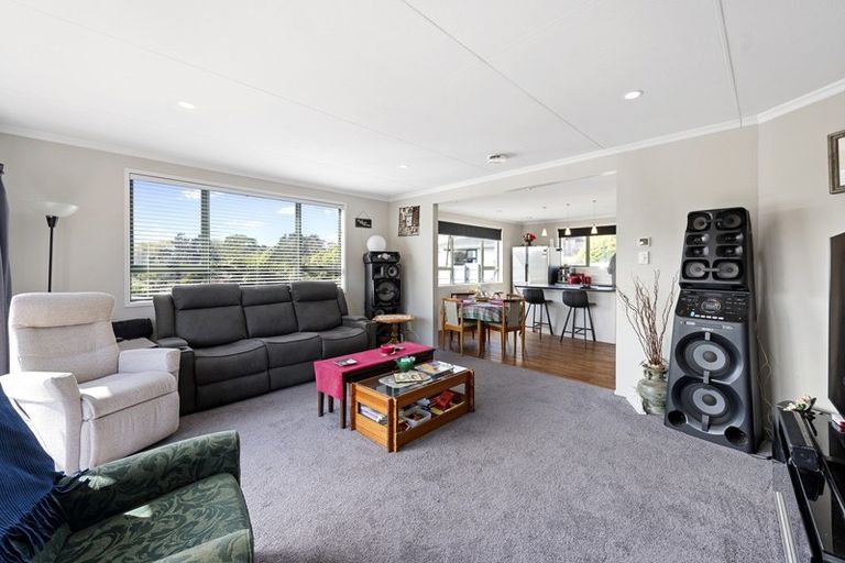 Photo of property in 16 La Salle Drive, Westown, New Plymouth, 4310