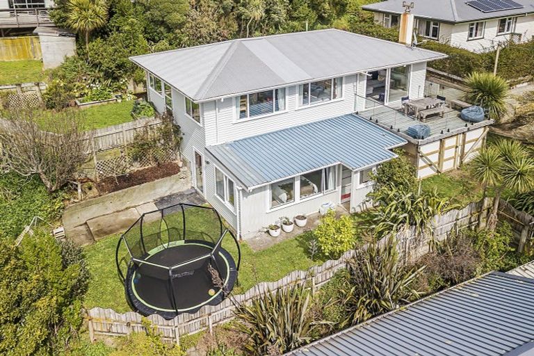 Photo of property in 81 Severn Street, Island Bay, Wellington, 6023