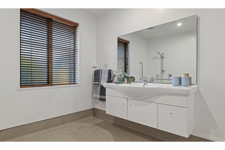 Photo of property in 13 Selwyn Street, Somerfield, Christchurch, 8024