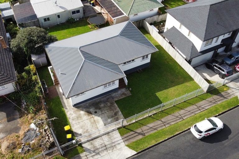 Photo of property in 20a Beaubank Road, Kelston, Auckland, 0602