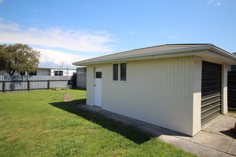 Photo of property in 12 Raglan Avenue, Cloverlea, Palmerston North, 4412