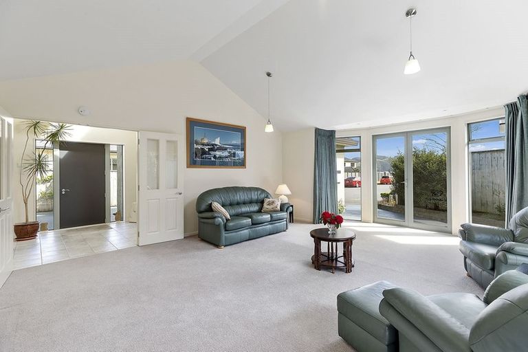 Photo of property in 171 Woodman Drive, Tawa, Wellington, 5028