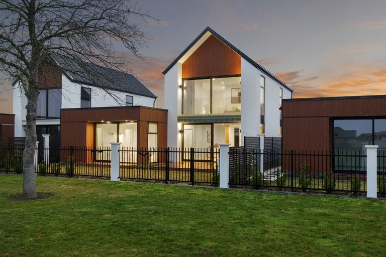 Photo of property in 15 Pembrook Close, Rangiora, 7400