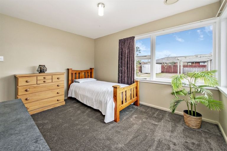 Photo of property in 33 Charlcott Street, Burnside, Christchurch, 8053