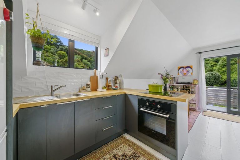 Photo of property in 20 Kellsmere Crescent, Island Bay, Wellington, 6023