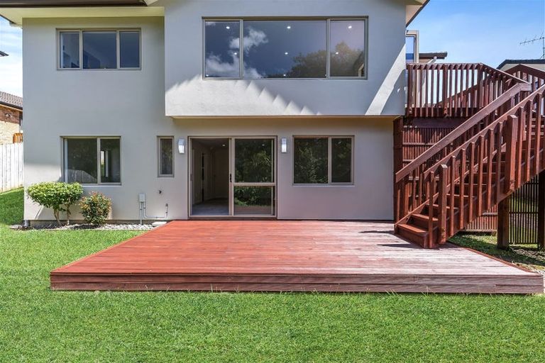 Photo of property in 14 Spoonbill Place, Unsworth Heights, Auckland, 0632