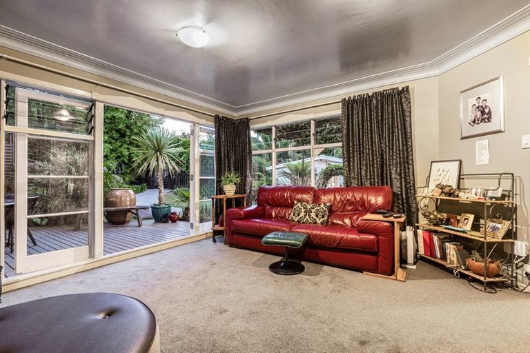 Photo of property in 66 Atkinson Road, Titirangi, Auckland, 0604