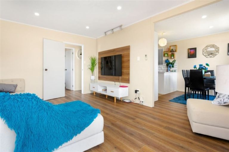 Photo of property in 2/11 Dalmatia Place, Henderson, Auckland, 0612