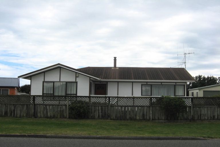 Photo of property in 37 Park Avenue, Waitarere Beach, Levin, 5510