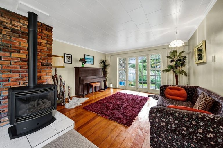 Photo of property in 67 Broadway, Waitara, 4320