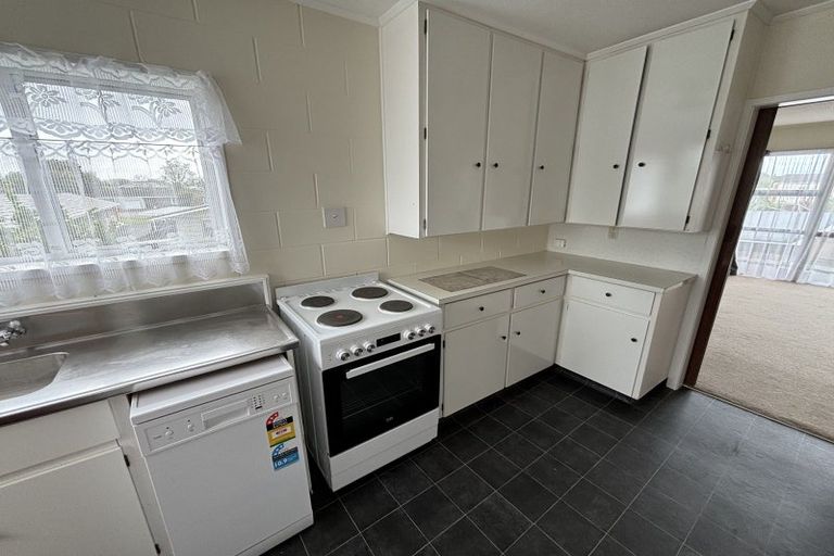 Photo of property in 6 Tiraumea Street, Palmerston North, 4410