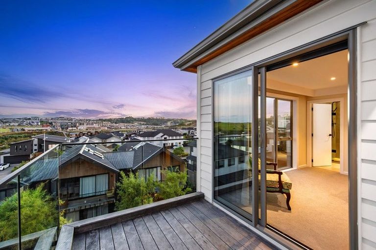 Photo of property in 4 Hanikura Street, Long Bay, Auckland, 0630