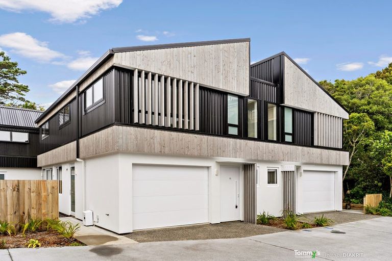 Photo of property in 10/6 Bushland Grove, Paparangi, Wellington, 6037