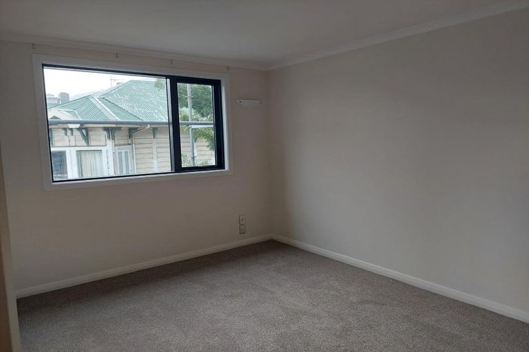 Photo of property in Endeavour Apartments, 24/125 Thorndon Quay, Pipitea, Wellington, 6011