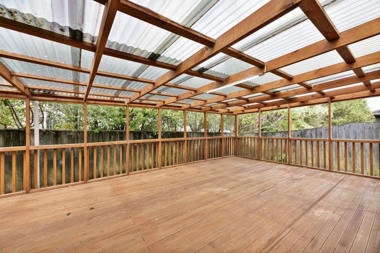 Photo of property in 112 Lake Panorama Drive, Henderson Valley, Auckland, 0612