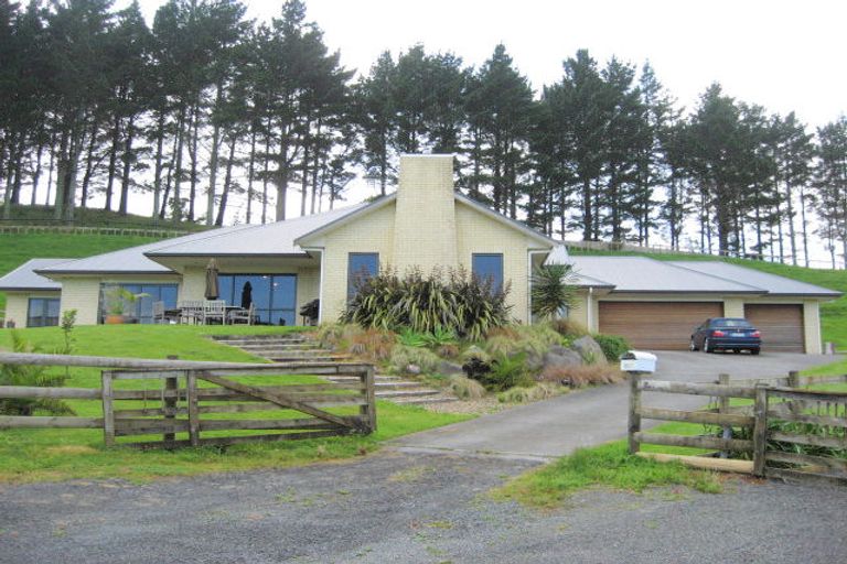 Photo of property in 831 Ponga Road, Opaheke, Papakura, 2584